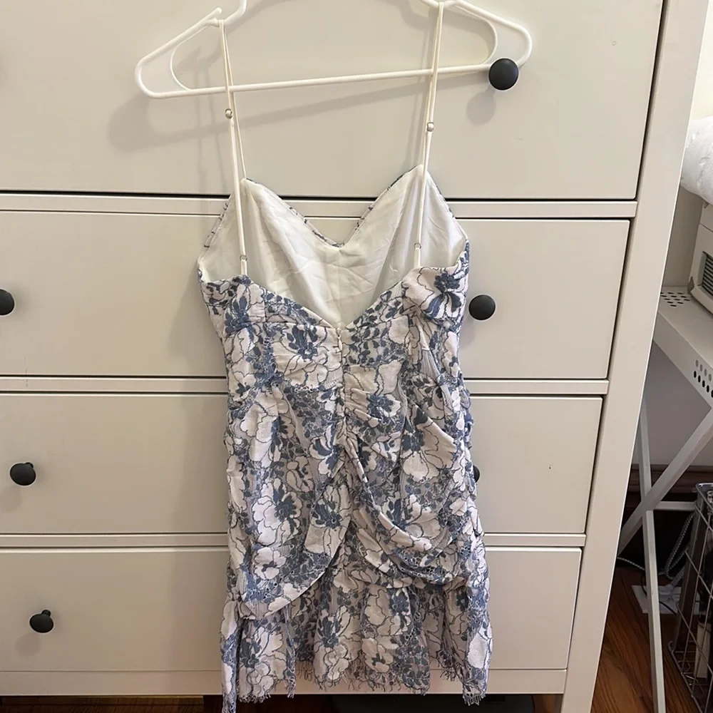 Storia Mini Lace Dress with Ruching - Picture 5 of 9